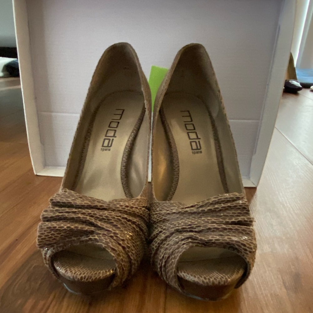 Brown snake skin Heels (Moda)